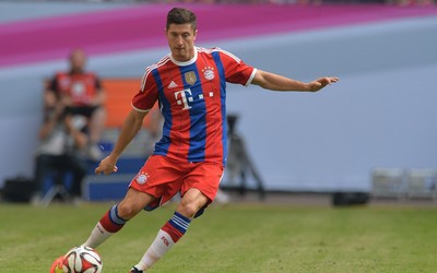 广发电竞精华-乌克兰队球迷全场站立助威